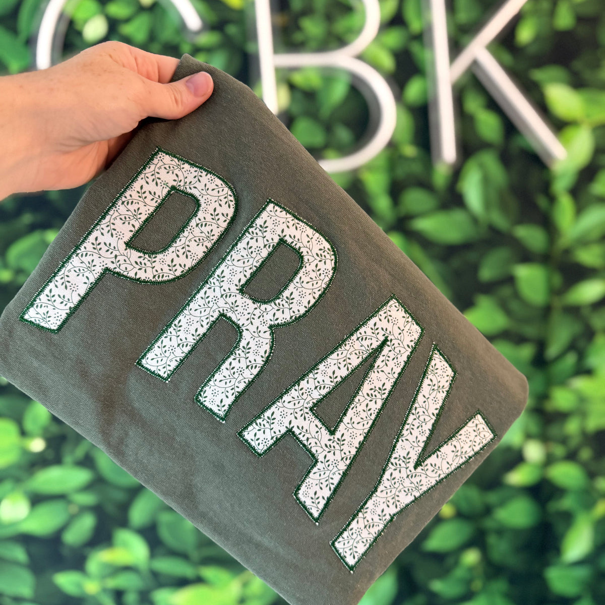 PRAY green floral